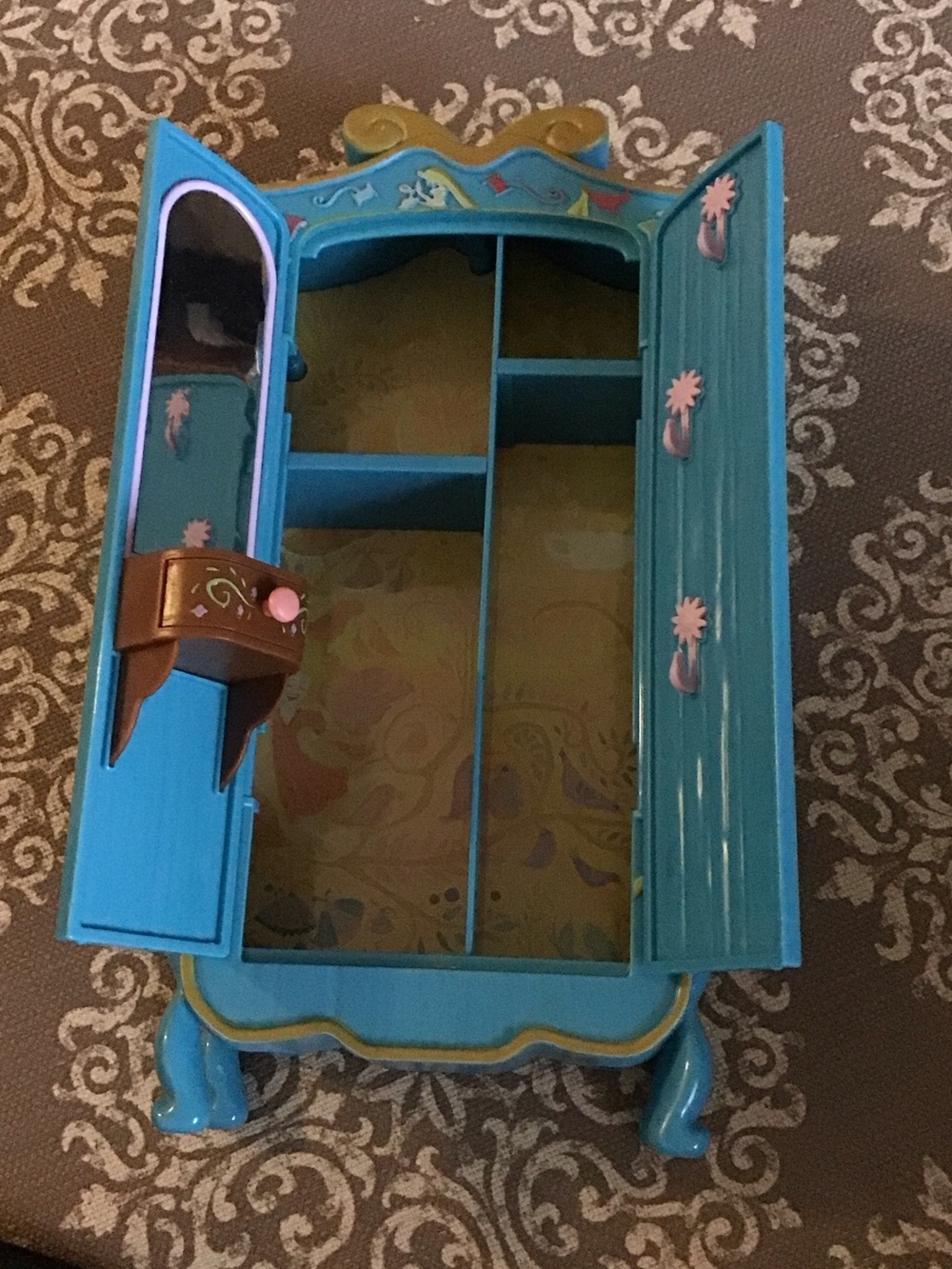 Disney Store Rapunzel’s Wardrobe Armoire Barbie sized - Picture 2 of 2
